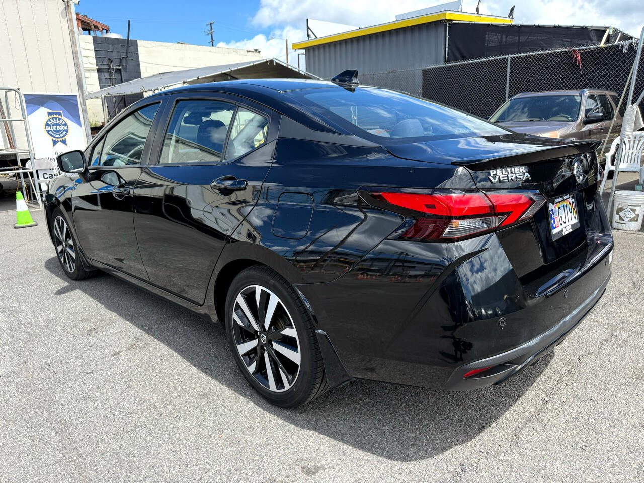 Used 2021 Nissan Versa SR image 3