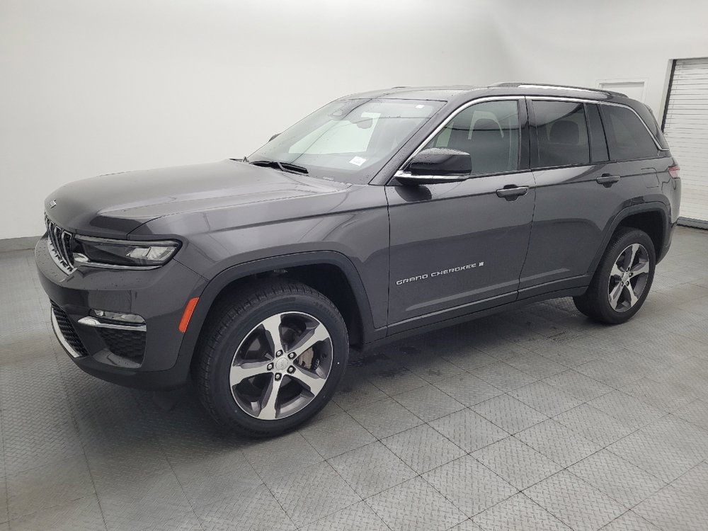 Used 2023 Jeep Grand Cherokee Limited AWD/4WD image 2