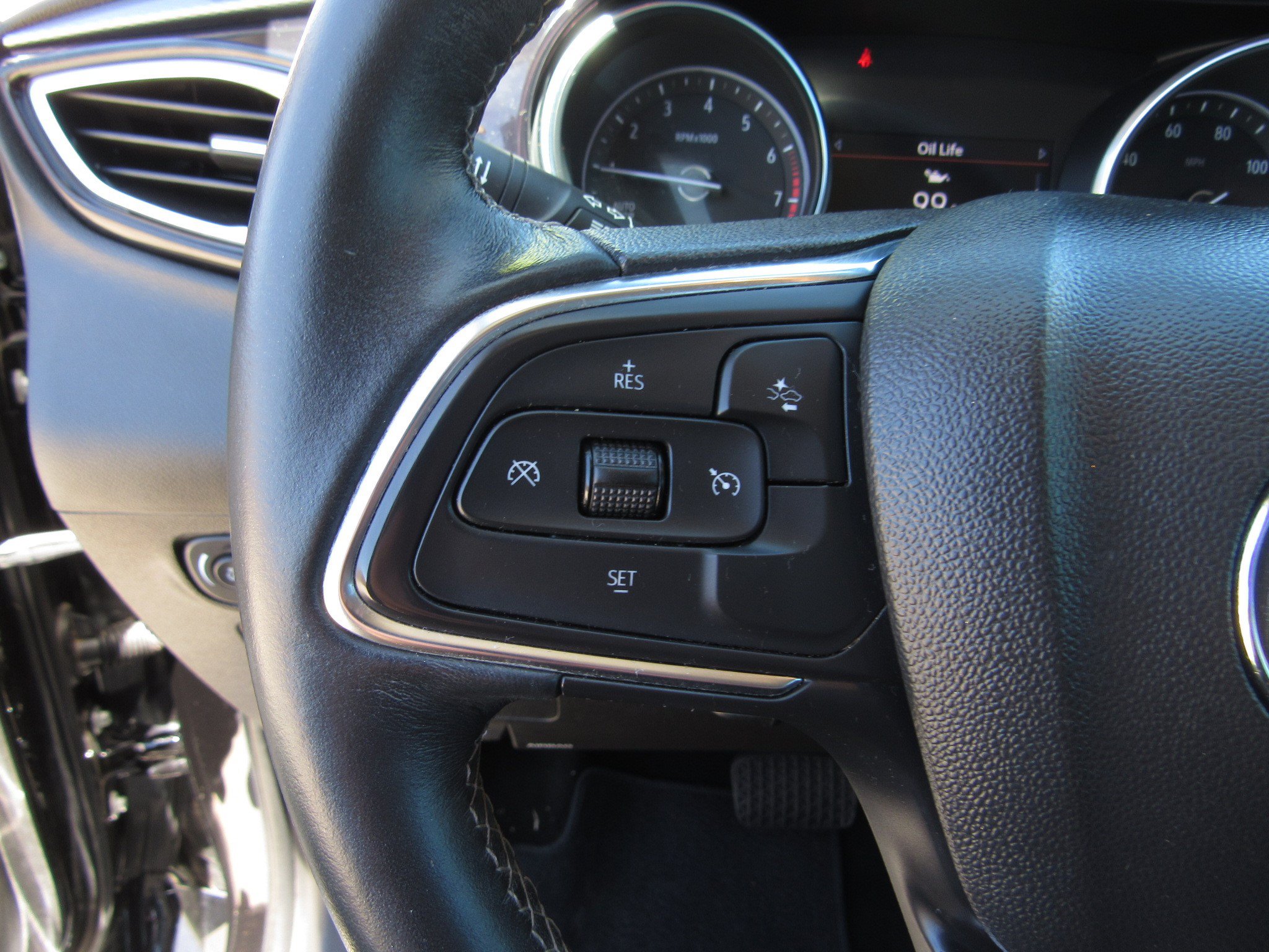 Used 2022 Buick Encore GX Select w/ Sport Touring Package FWD image 24