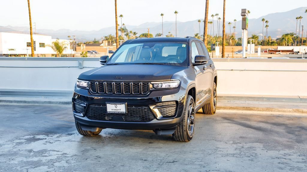 New 2025 Jeep Grand Cherokee Altitude image 31