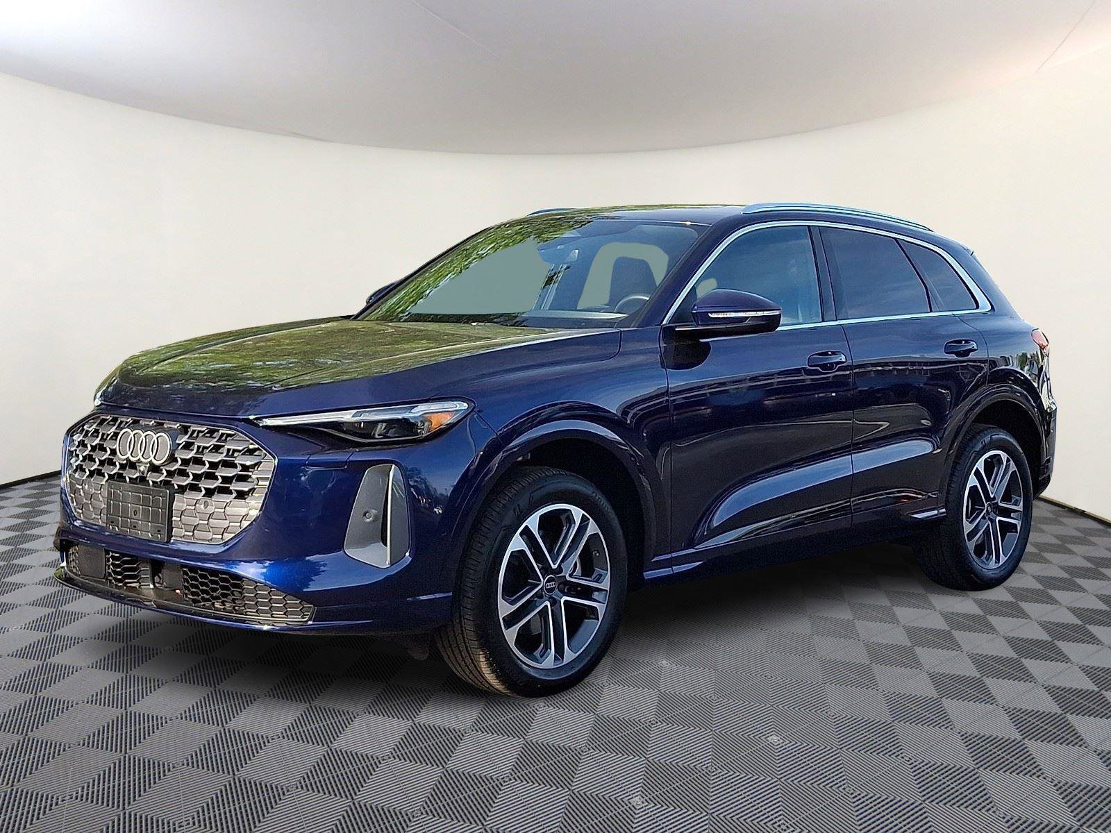 Used 2025 Audi Q5 Premium Plus w/ Premium Plus image 3