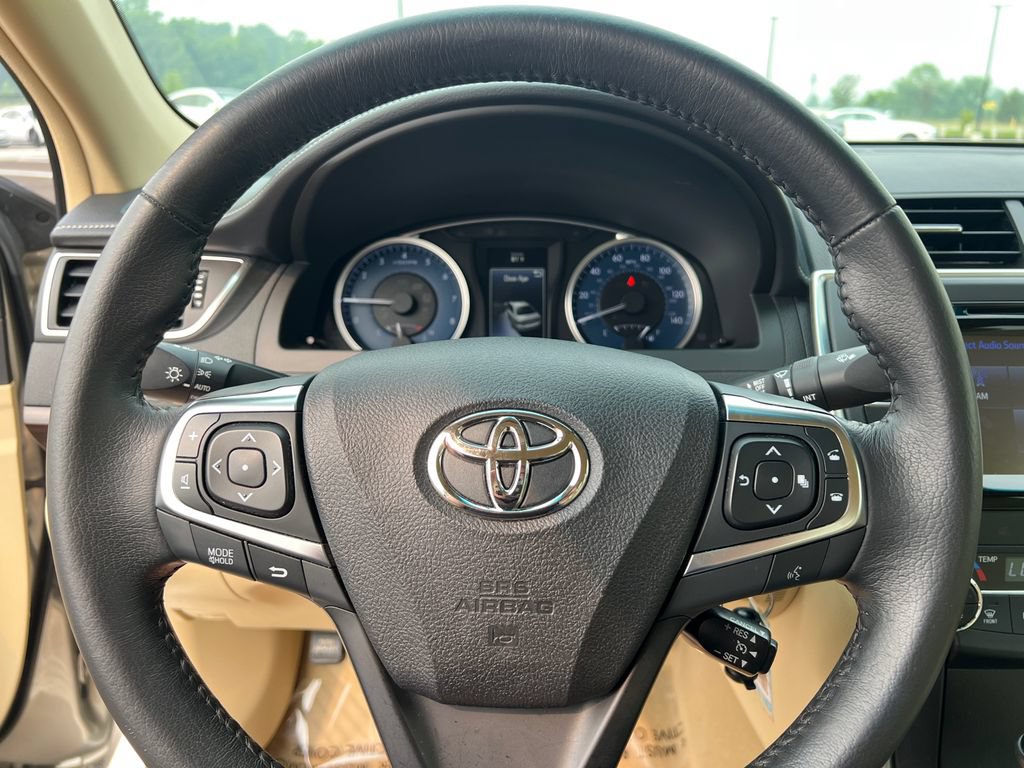 Used 2017 Toyota Camry XLE FWD image 16