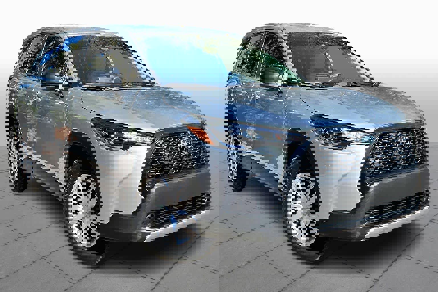 Used 2023 Toyota Corolla Cross L image 3