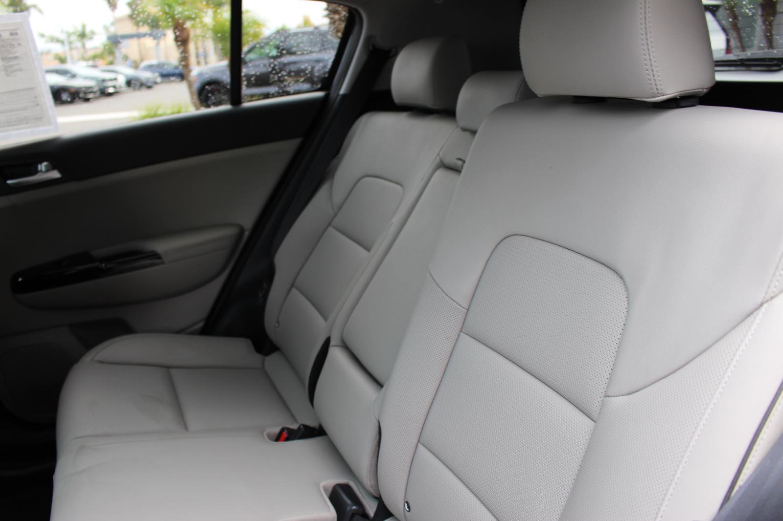 Certified 2022 Kia Sportage EX w/ EX Technology Package image 29