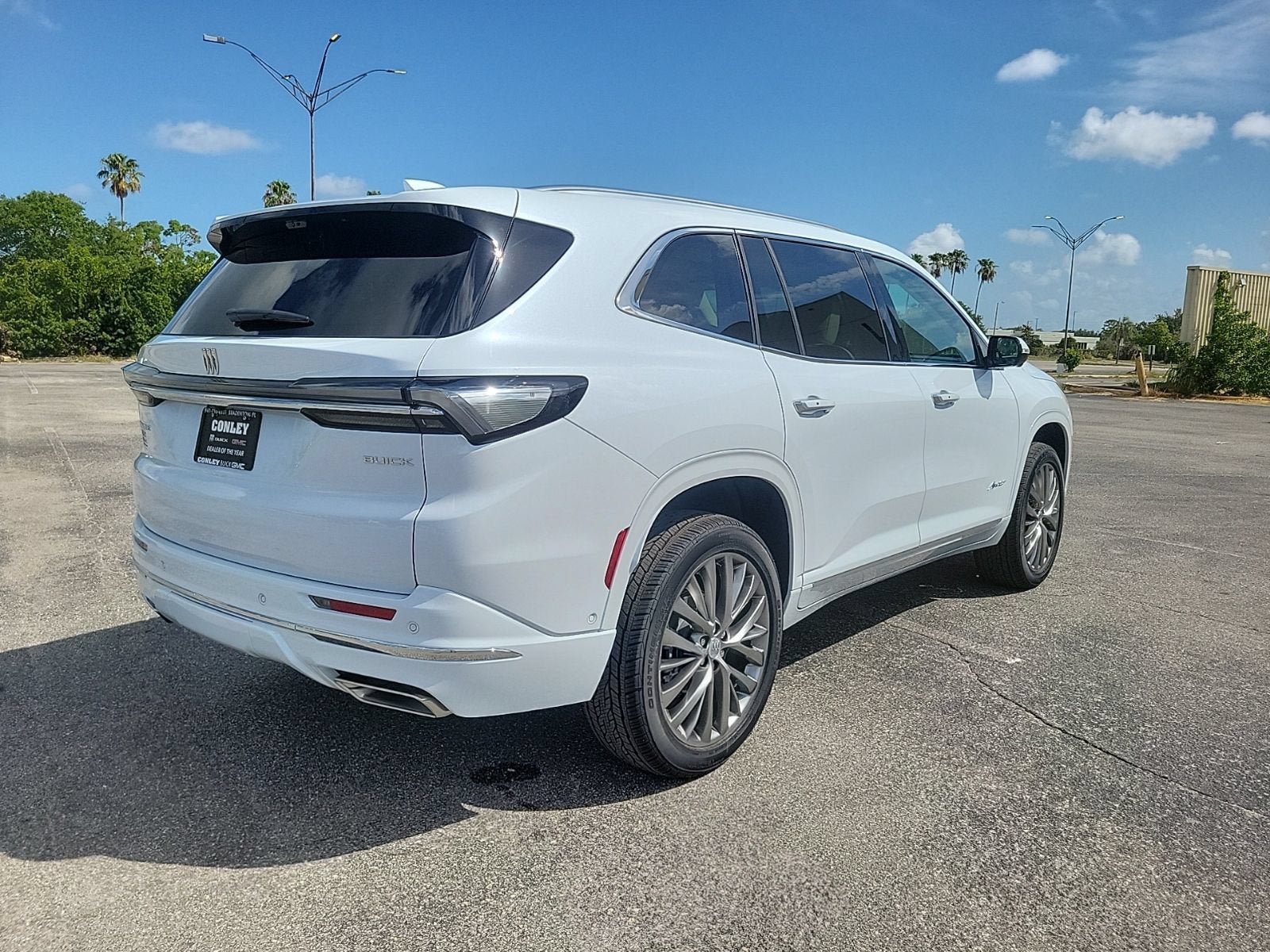 New 2026 Buick Enclave Avenir w/ Super Cruise Package FWD image 5