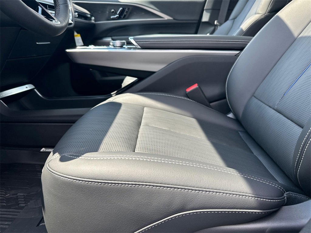 New 2025 Cadillac Lyriq Luxury image 9
