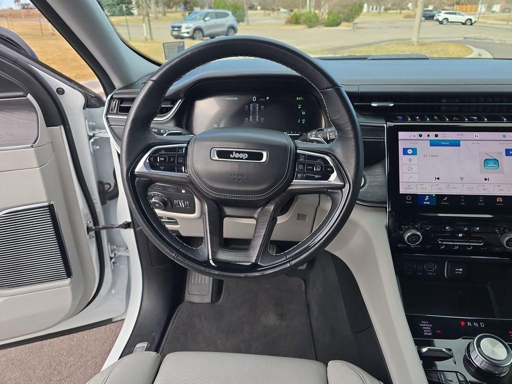 Used 2022 Jeep Grand Cherokee Overland w/ Advanced Protech Group III image 15