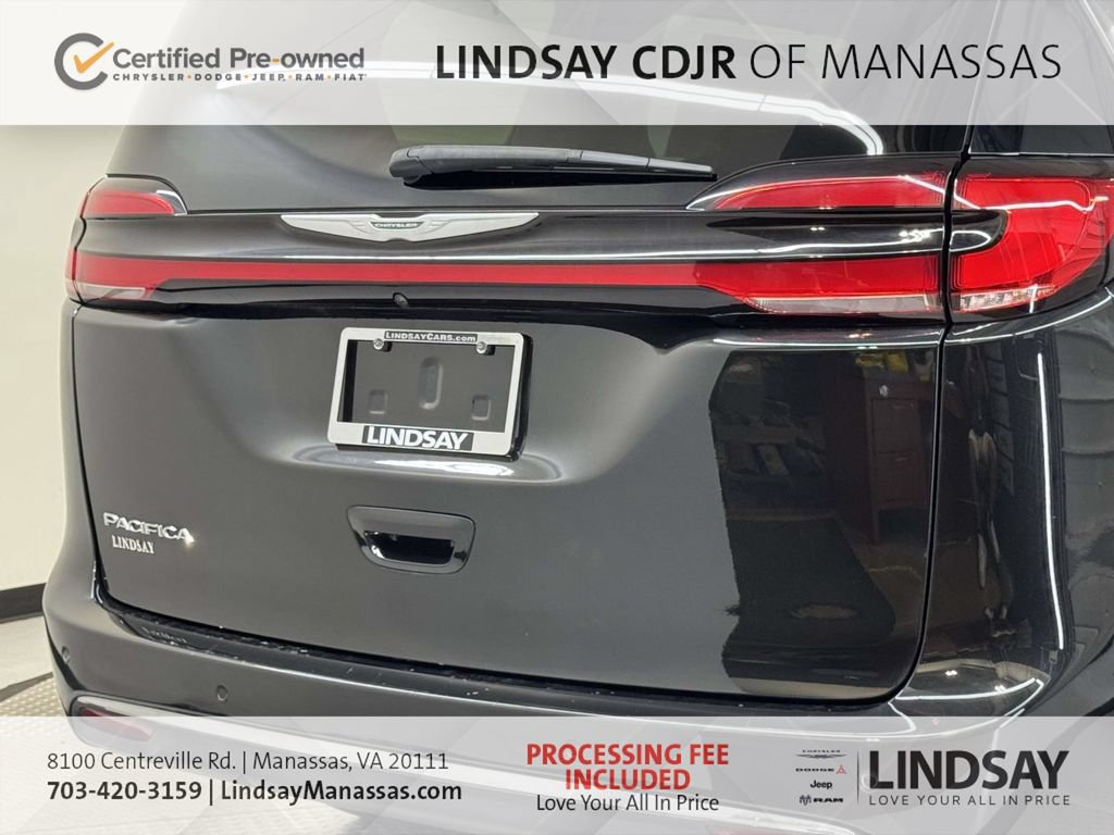 Used 2023 Chrysler Pacifica Touring-L FWD image 10