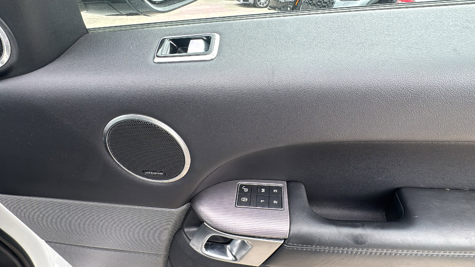 Used 2018 Land Rover Range Rover Sport HSE image 31