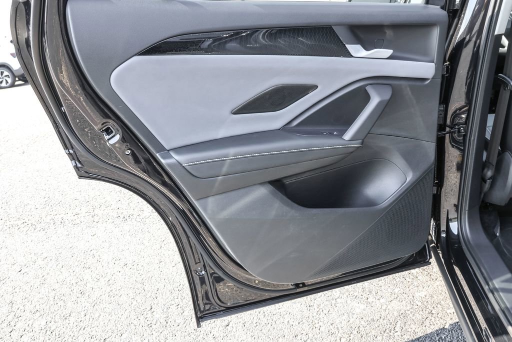 Used 2025 Volkswagen Tiguan SE image 26