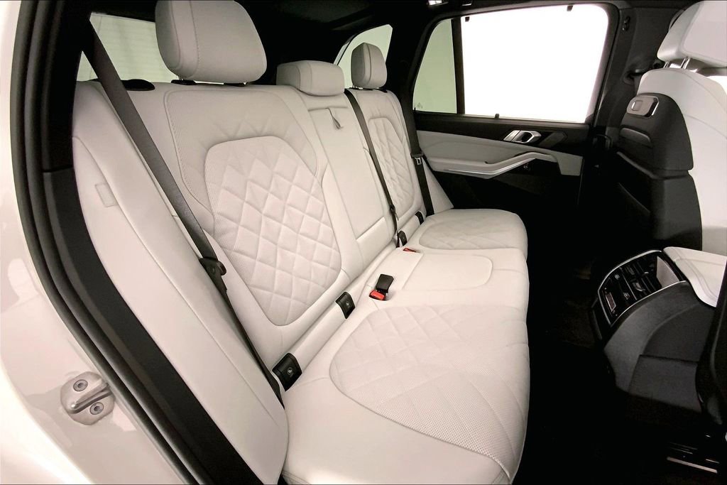 Used 2026 BMW X5 xDrive40i image 15