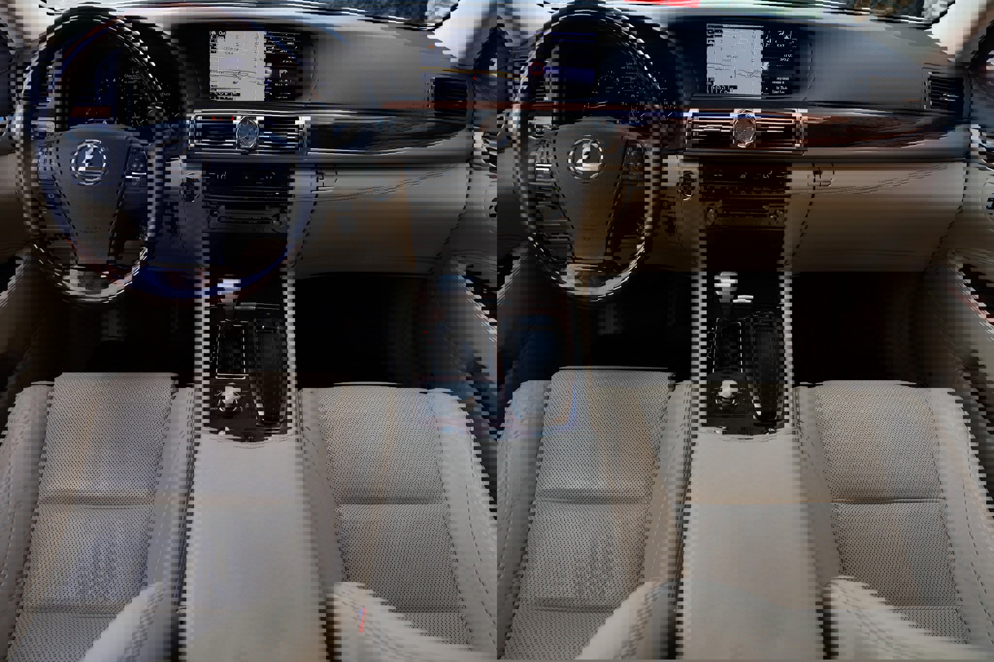 Used 2015 Lexus LS 460 image 2