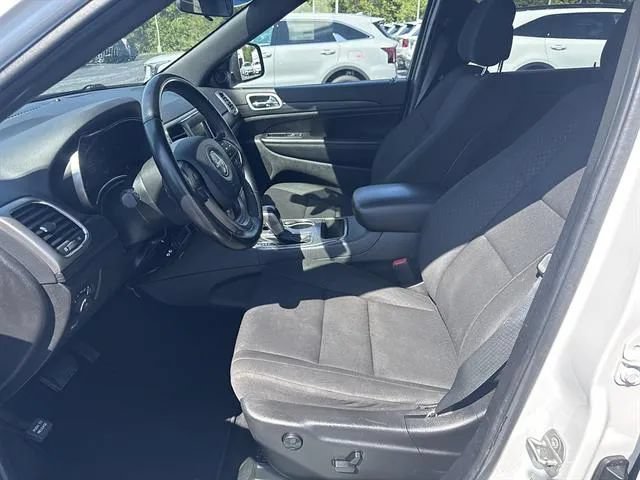 Used 2020 Jeep Grand Cherokee Laredo AWD/4WD image 8