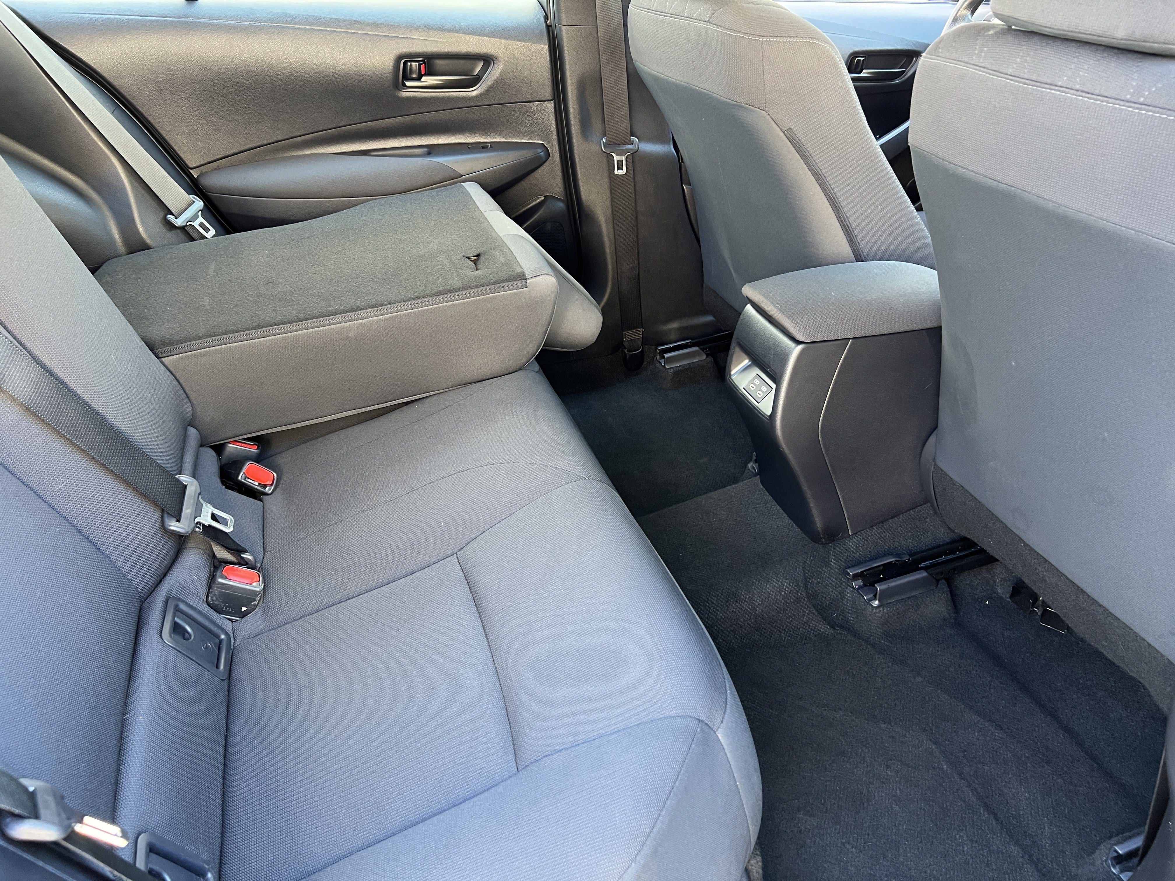 Used 2025 Toyota Corolla LE FWD image 20