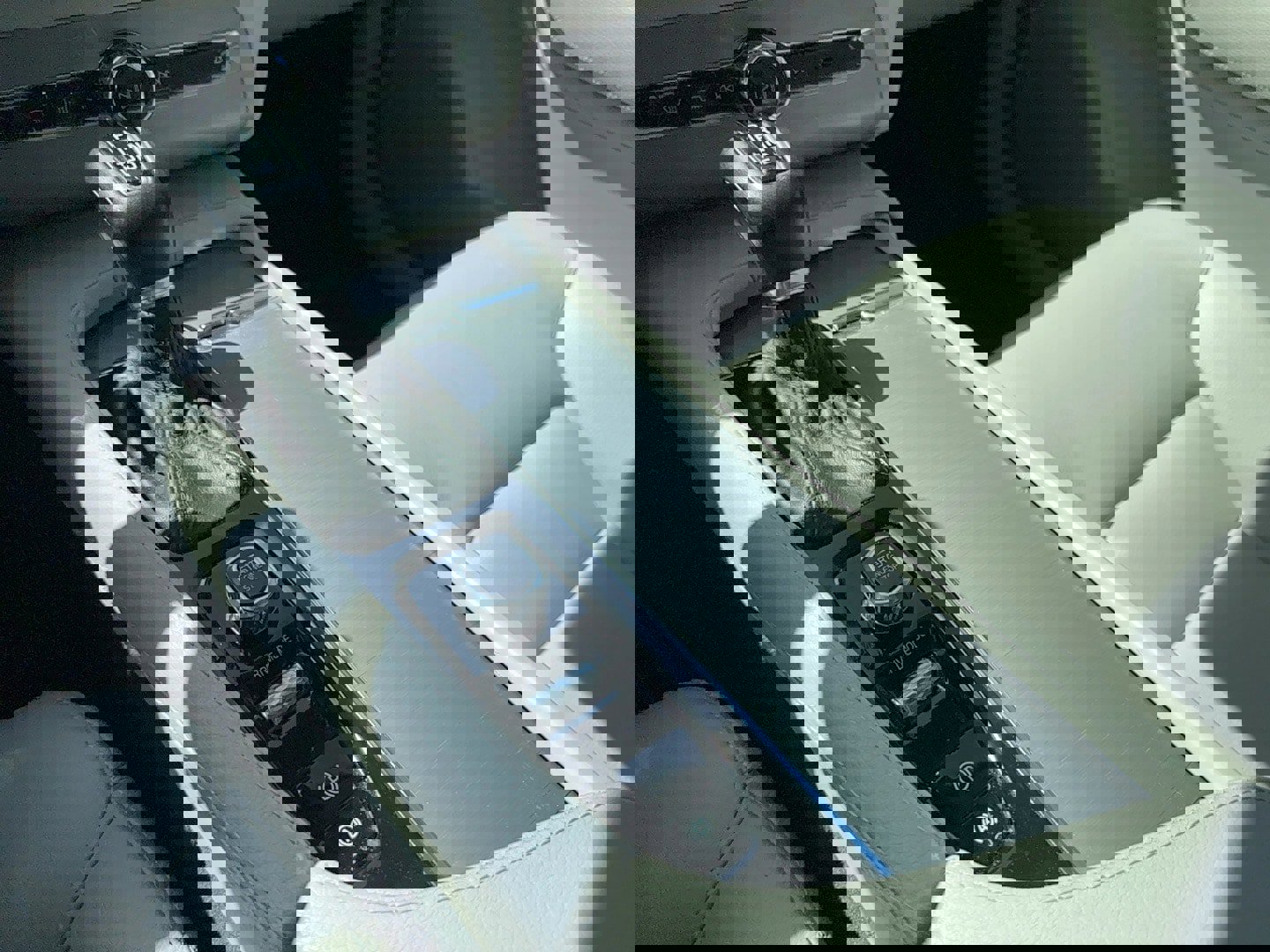 Used 2021 Volvo XC90 T5 Momentum w/ Protection Package Premier image 21