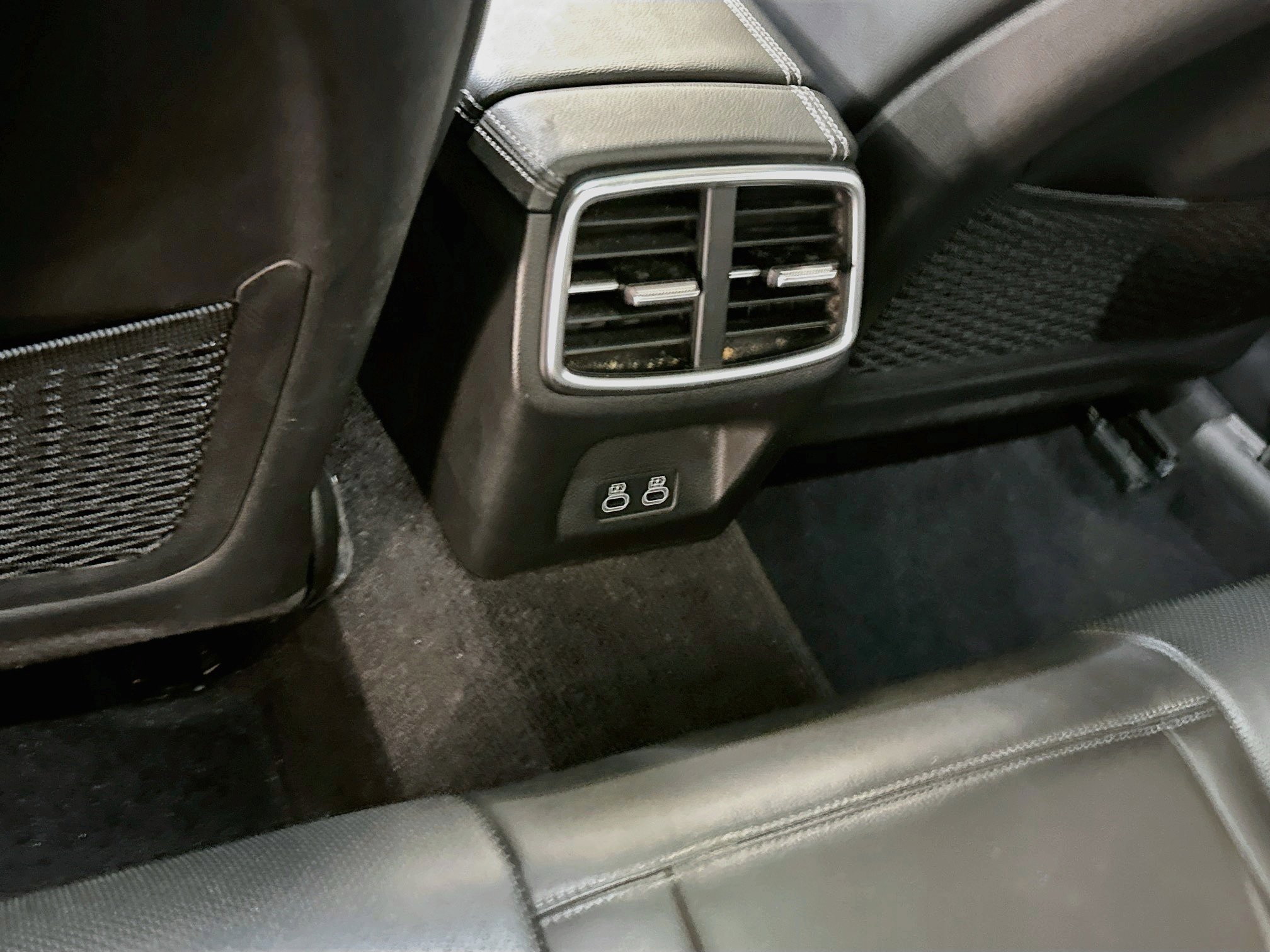 Used 2025 Genesis G70 2.5T AWD/4WD image 28