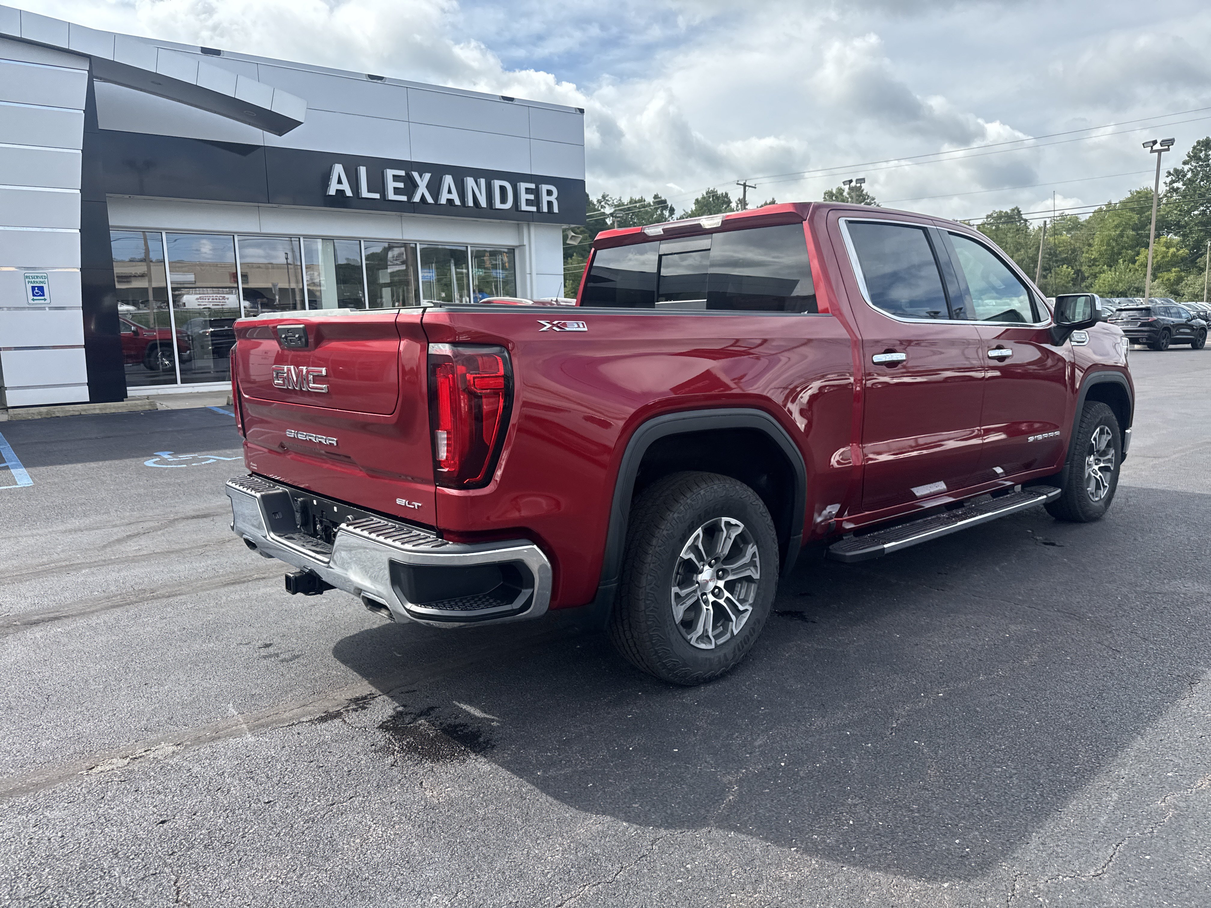 Used 2023 GMC Sierra 1500 SLT w/ SLT Convenience Package AWD/4WD video 3