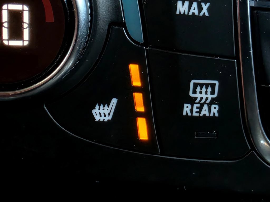 Used 2023 Chevrolet Traverse LT FWD image 46