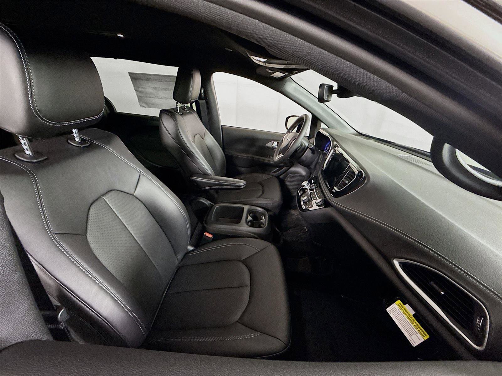 New 2026 Chrysler Pacifica Select image 22