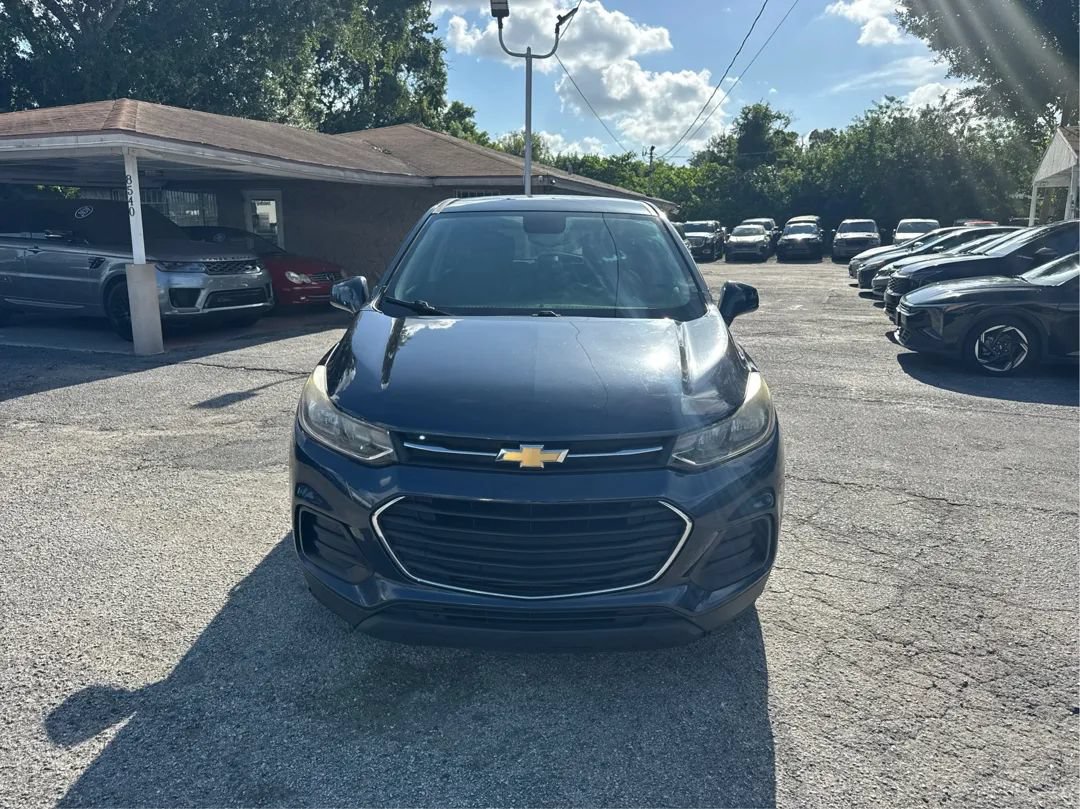 Used 2018 Chevrolet Trax LS FWD image 2