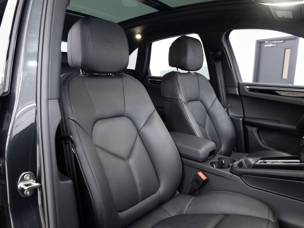 Certified 2026 Porsche Macan image 32