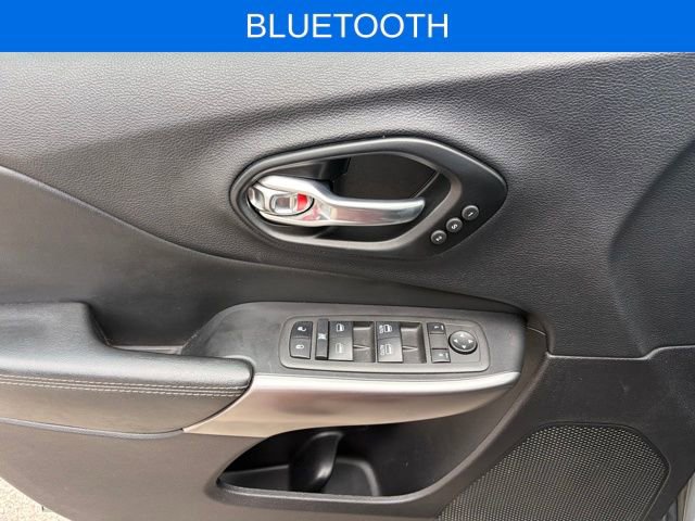 Used 2022 Jeep Cherokee Limited w/ Elite Package image 2