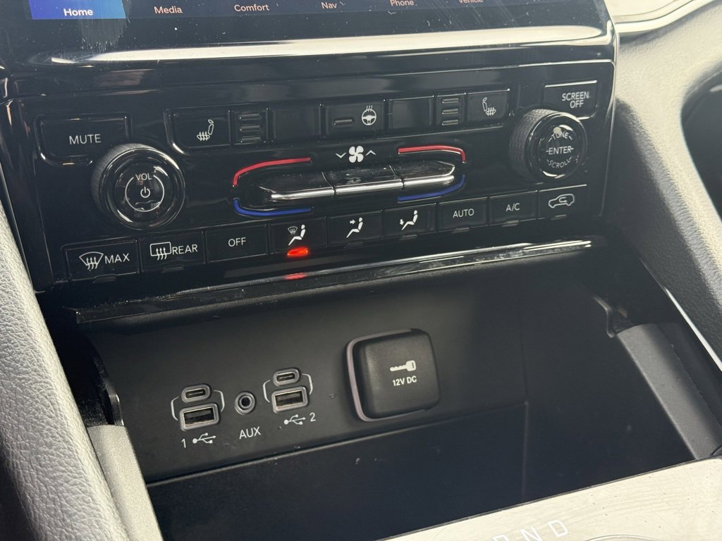 Used 2023 Jeep Grand Cherokee L Limited image 19