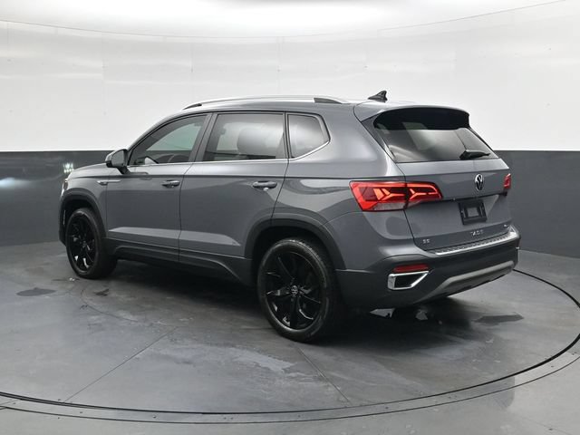 Used 2023 Volkswagen Taos SE w/ Panoramic Sunroof Package AWD/4WD image 6