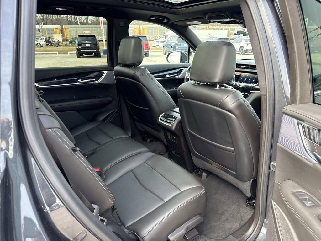 Used 2023 Cadillac XT6 Premium Luxury FWD image 30