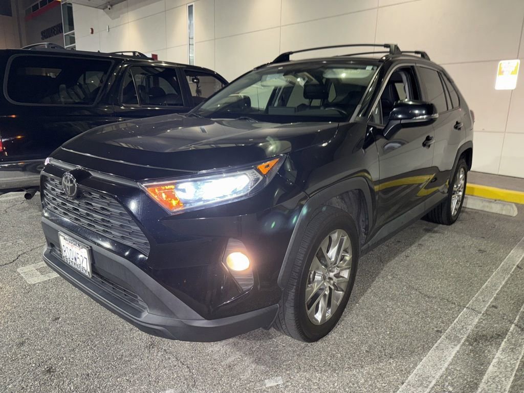 Used 2020 Toyota RAV4 XLE Premium image 2