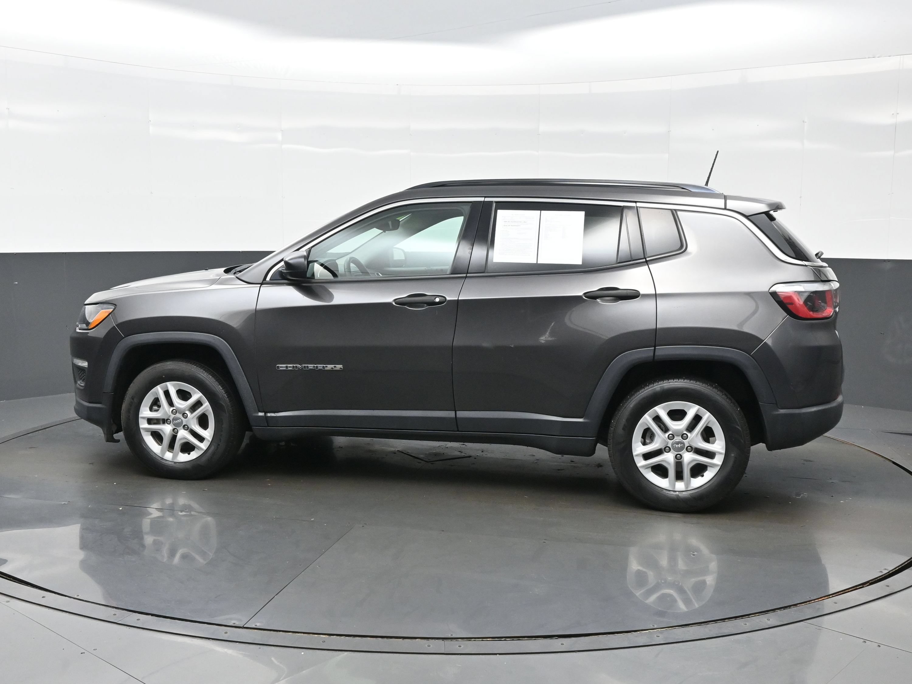 Used 2019 Jeep Compass Sport FWD image 3
