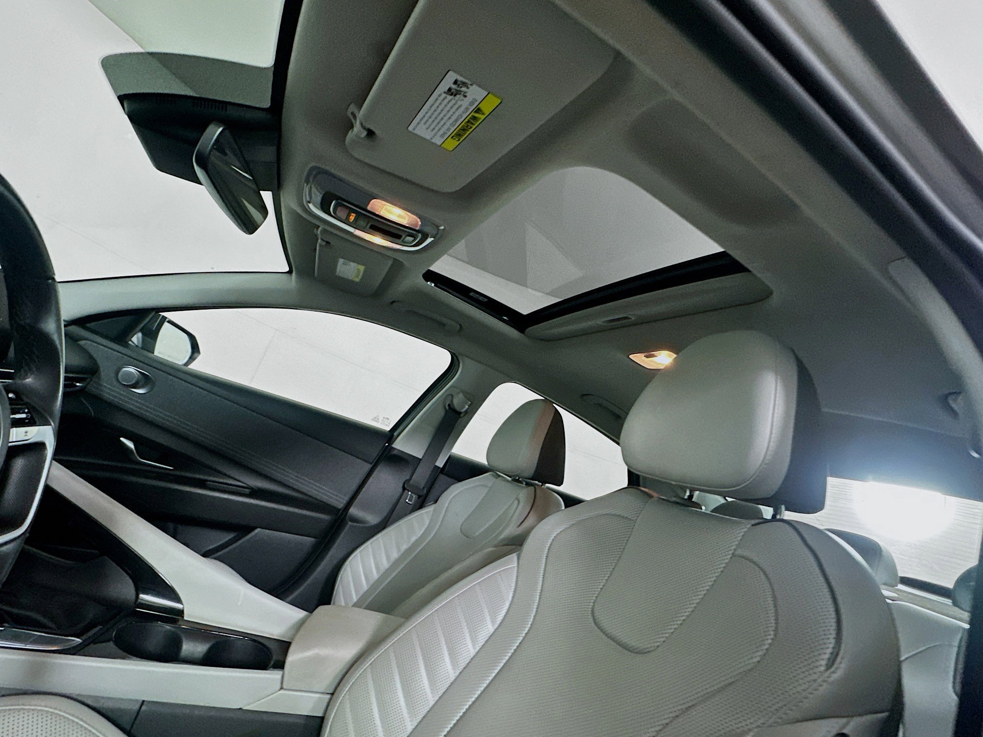 Used 2024 Hyundai Elantra Limited image 26