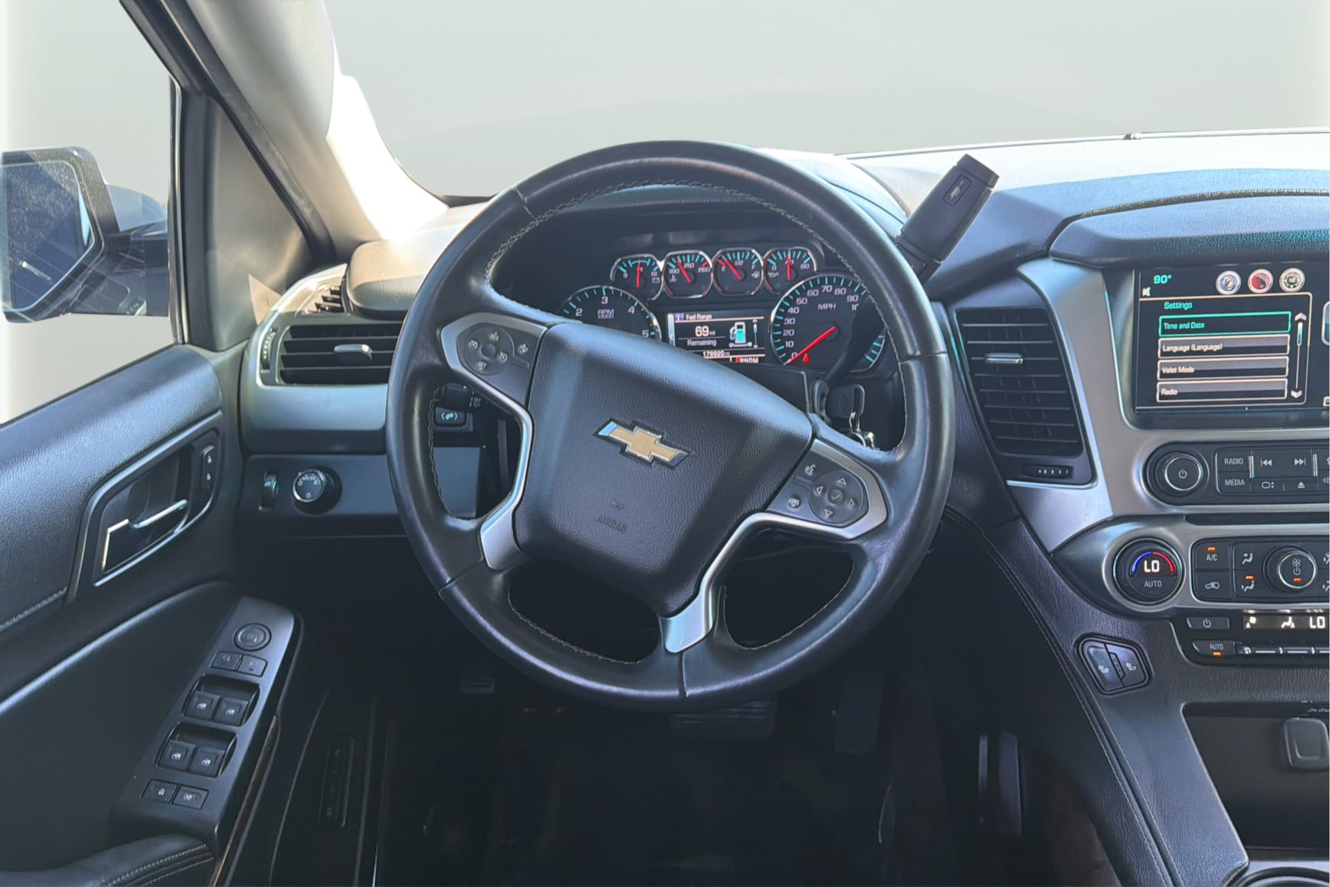 Used 2015 Chevrolet Tahoe LT RWD image 16