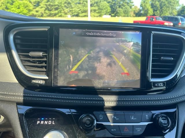 Used 2025 Chrysler Pacifica Limited FWD image 15
