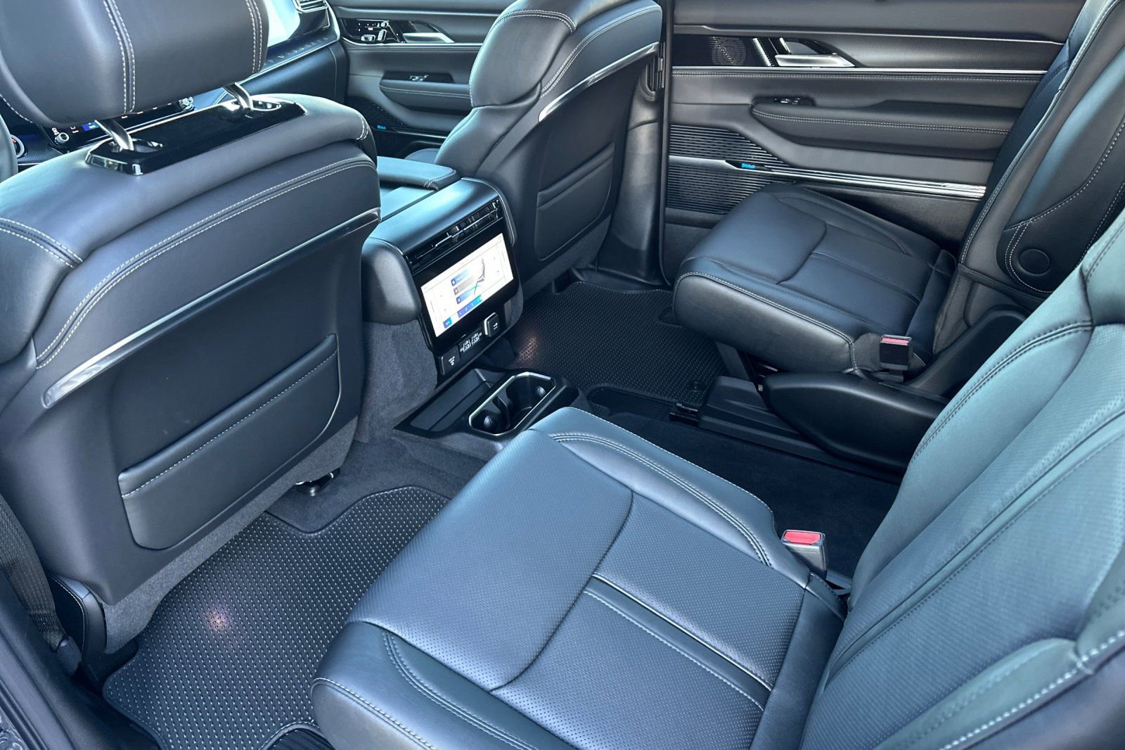 New 2026 Jeep Grand Wagoneer Summit image 14