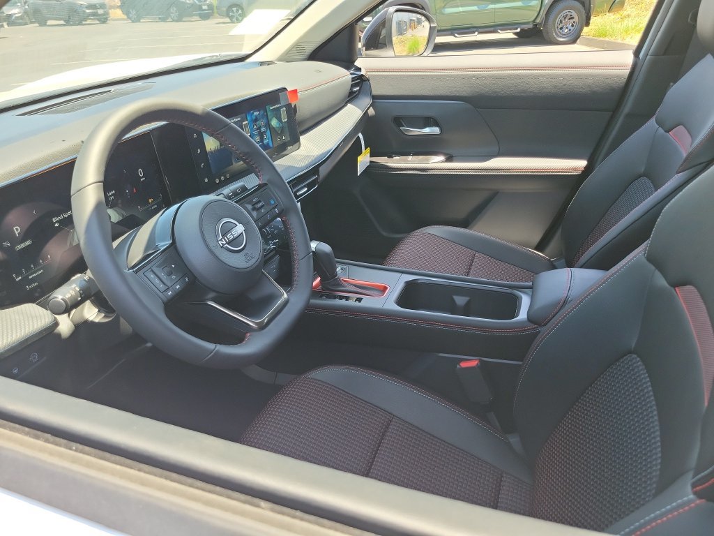 New 2026 Nissan Kicks SR FWD image 3