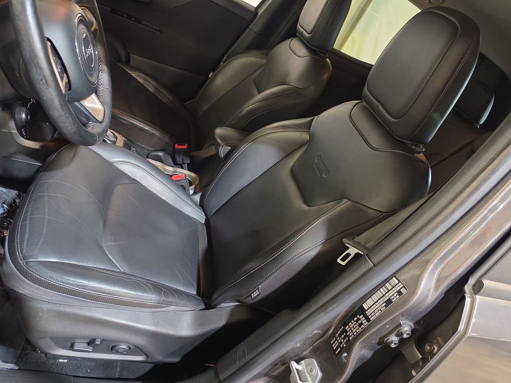 Used 2016 Jeep Renegade Limited AWD/4WD image 13