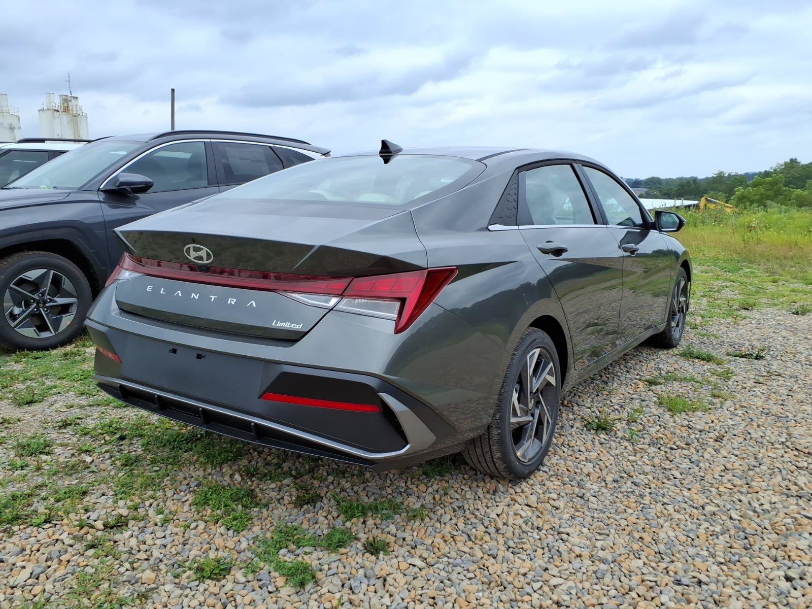 New 2026 Hyundai Elantra Limited FWD image 4