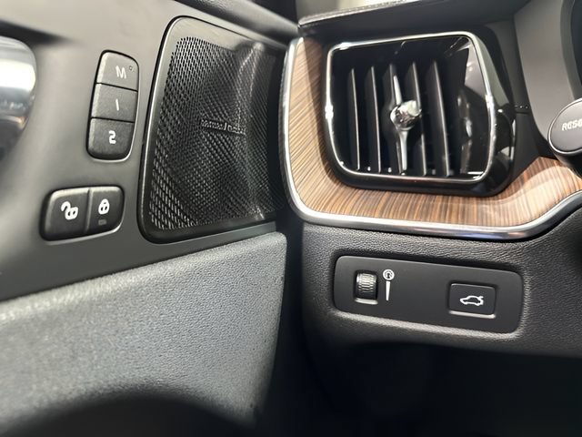 Used 2019 Volvo XC60 T6 Inscription w/ Protection Package Premier AWD/4WD image 15