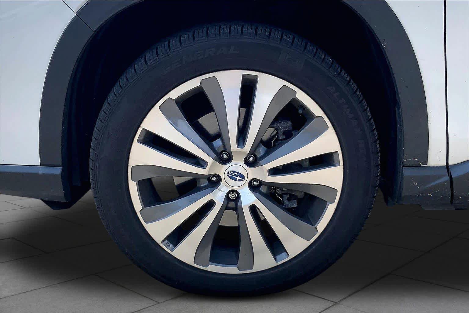 Used 2020 Subaru Ascent Limited w/ Technology Package AWD/4WD image 11