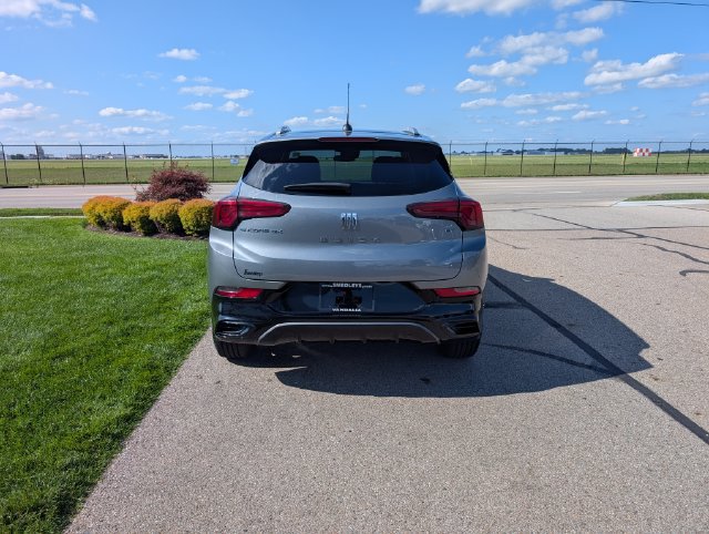 Used 2024 Buick Encore GX Sport Touring FWD image 7