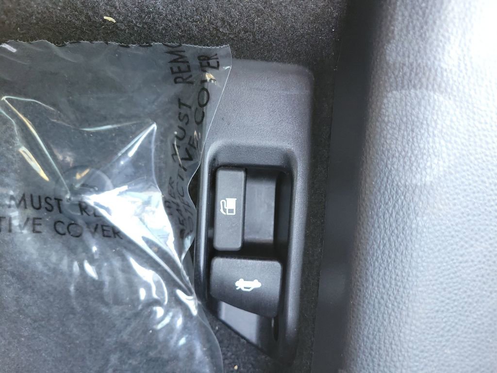 Used 2025 Toyota Corolla SE image 32