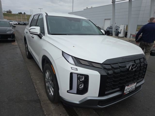 Used 2025 Hyundai Palisade SE FWD image 2