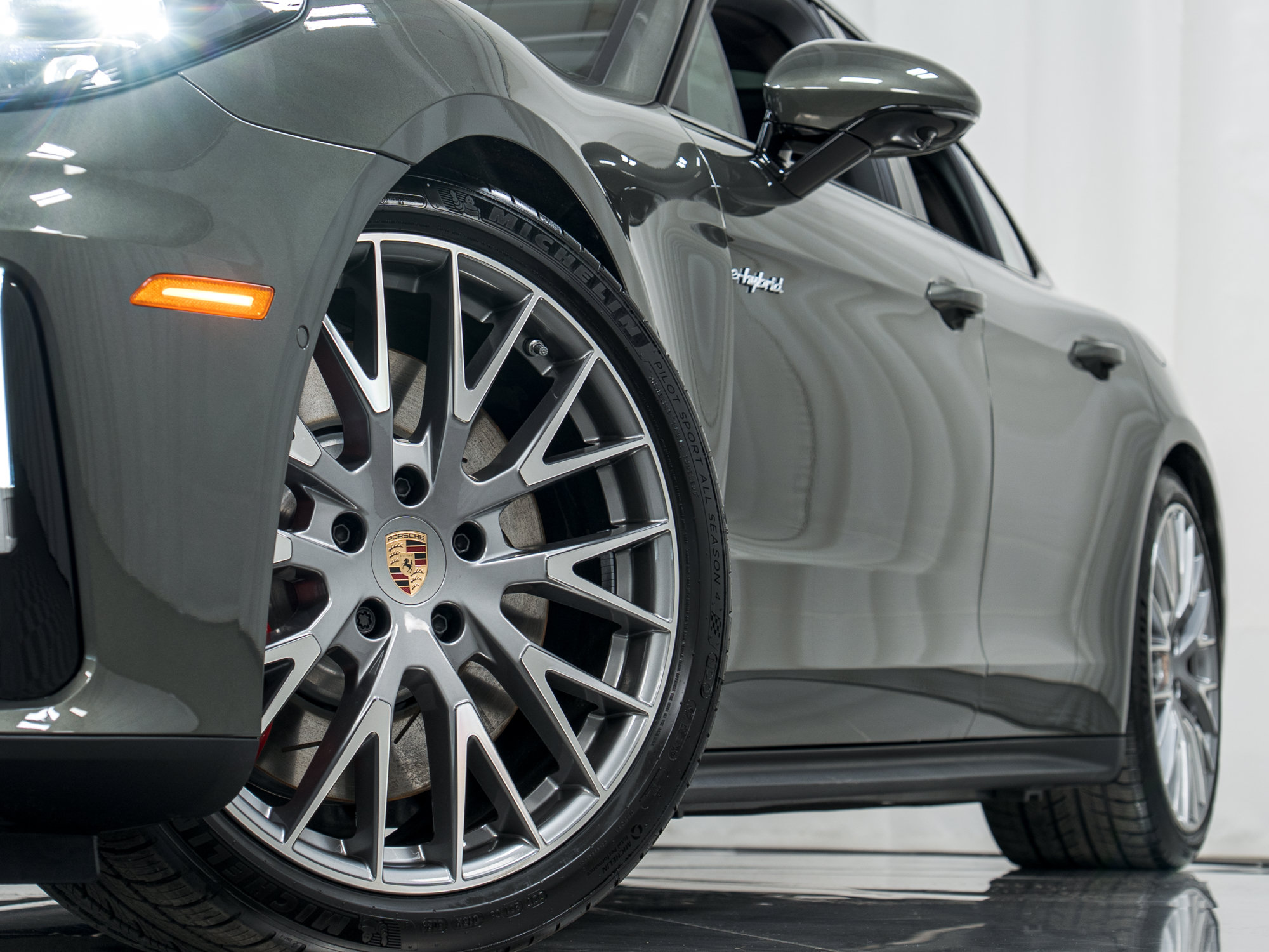 Used 2026 Porsche Panamera 4S AWD/4WD image 30