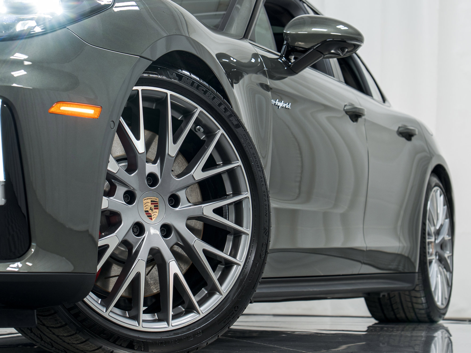 New 2026 Porsche Panamera 4S image 30