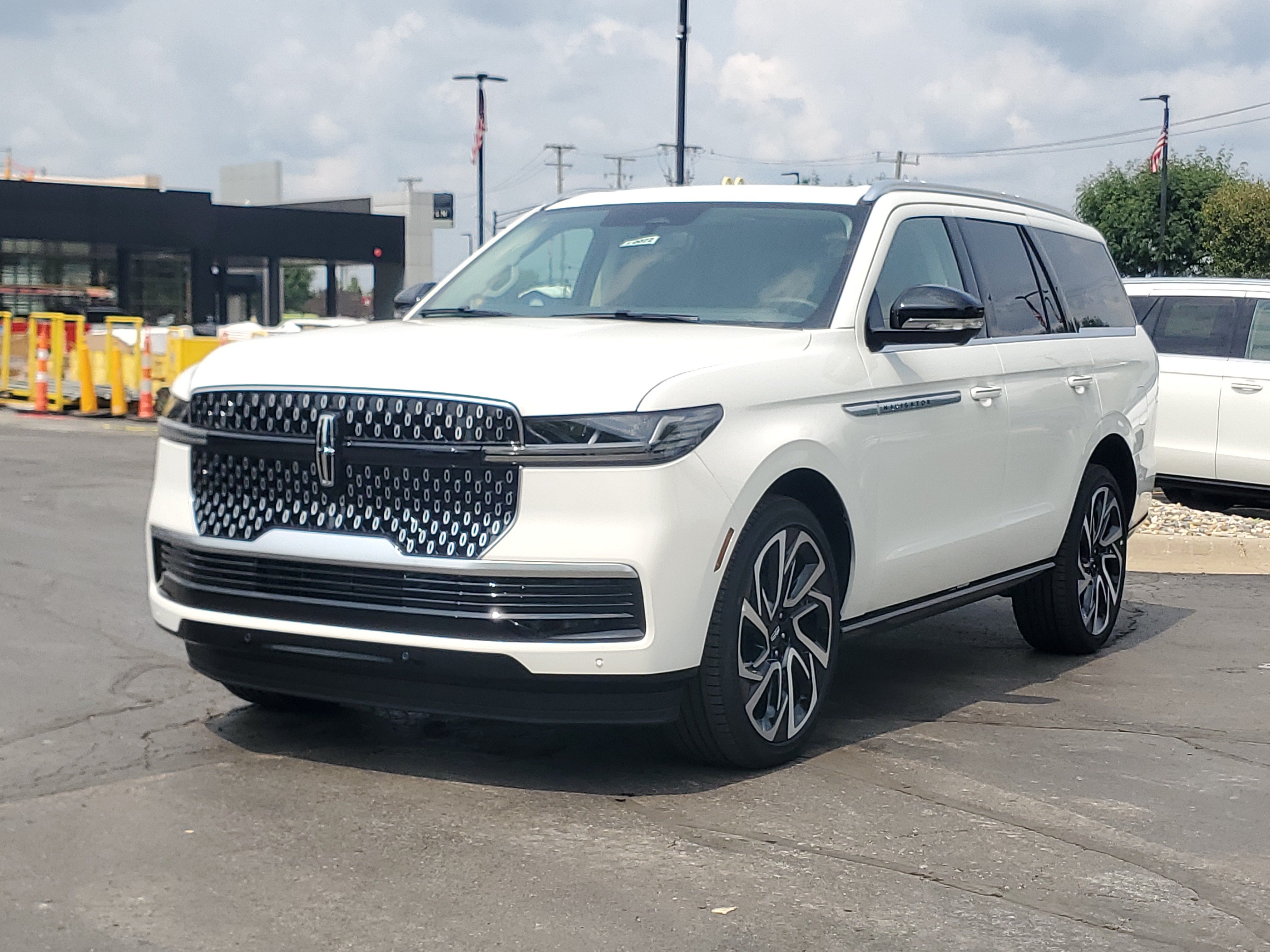 New 2027 Lincoln Navigator Reserve AWD/4WD video 2