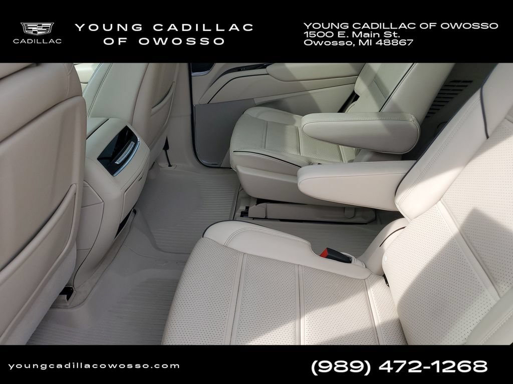 Used 2024 Cadillac Escalade Premium Luxury AWD/4WD image 30