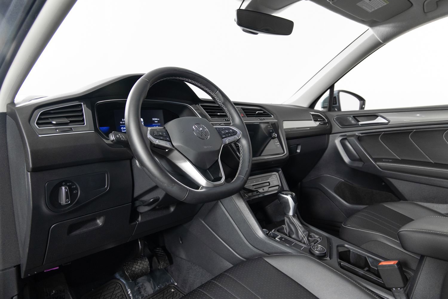 Used 2022 Volkswagen Tiguan SE image 14