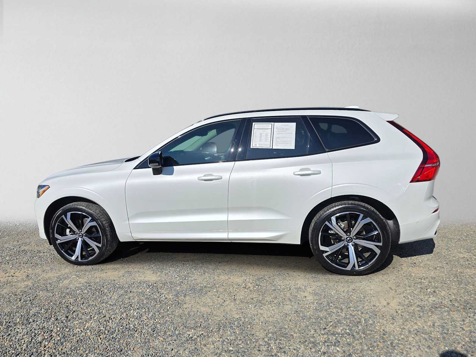 Used 2024 Volvo XC60 B5 Ultimate w/ Protection Package Premier AWD/4WD image 6