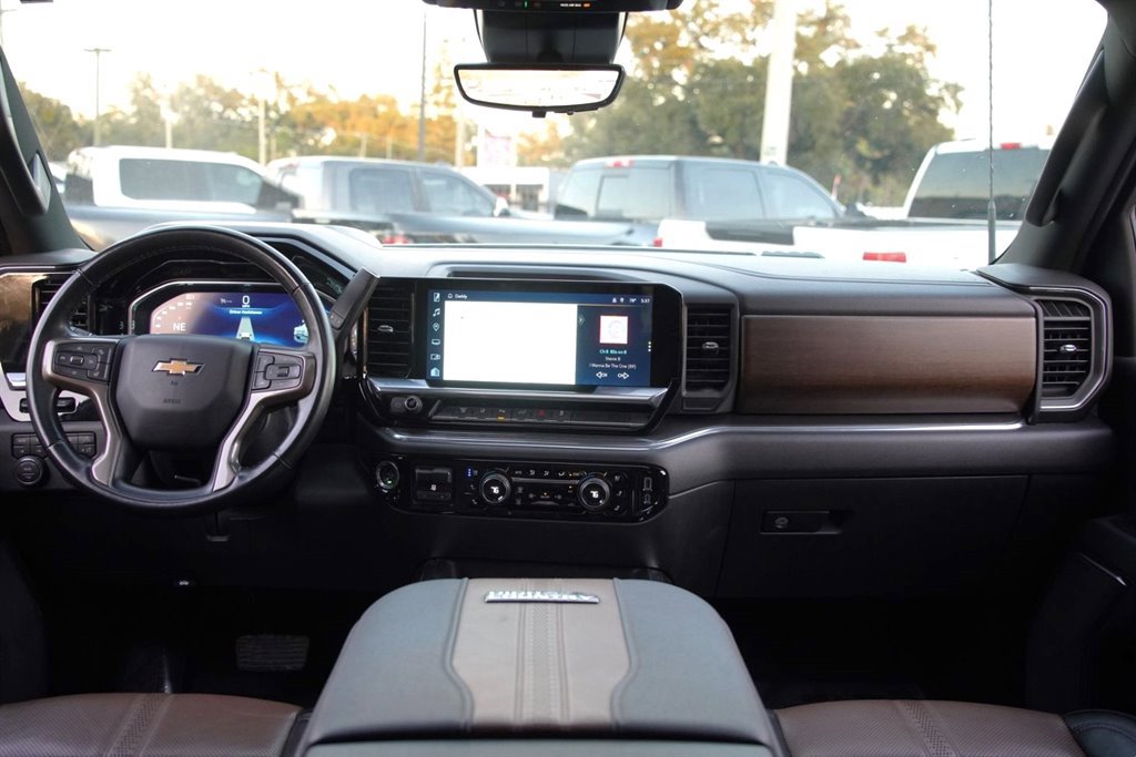 Used 2024 Chevrolet Silverado 3500 High Country w/ Technology Package image 5